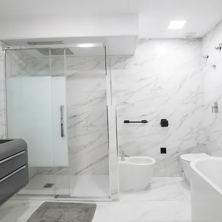 Playa Del Duque Ocean Club 1 * 마르베야